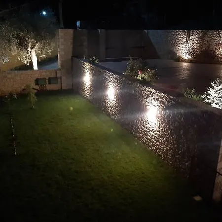 σπίτι με όμορφη θέα και κήπο