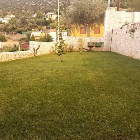 σπίτι με όμορφη θέα και κήπο