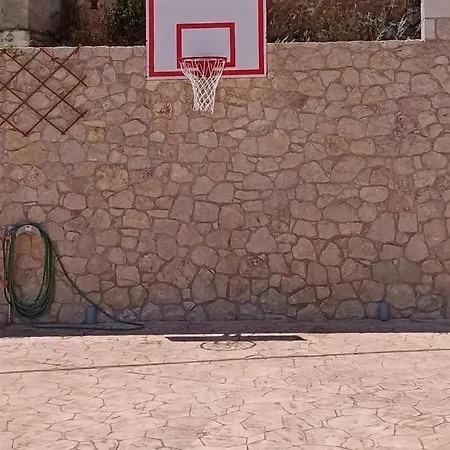 σπίτι με όμορφη θέα και κήπο * Schinochori