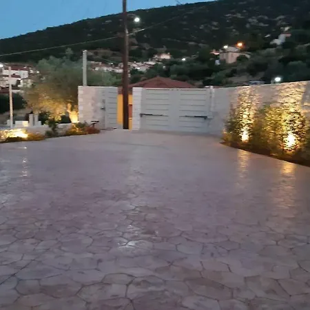 σπίτι με όμορφη θέα και κήπο Villa Schinochori