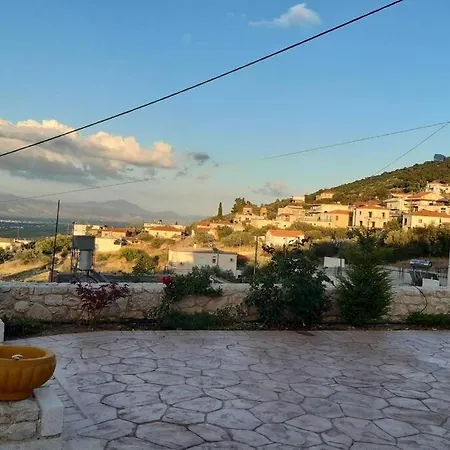σπίτι με όμορφη θέα και κήπο Villa